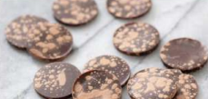 Fläckar på chokladens yta