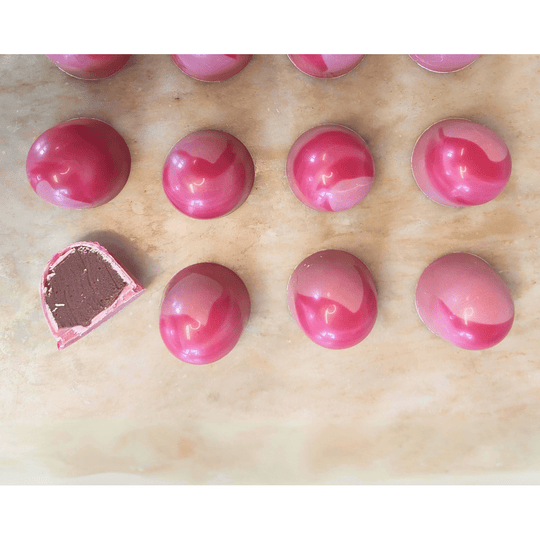 Ruby chokladpraliner med mörkbrun fyllning, Callebaut