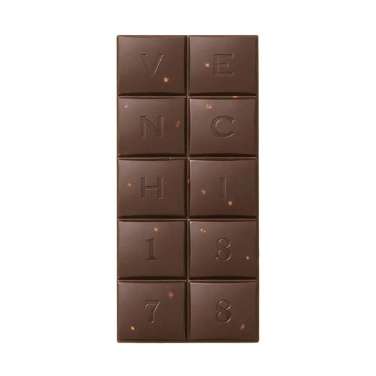 Venchi mörk chokladkaka med hela hasselnötter och präglat logotypmönster