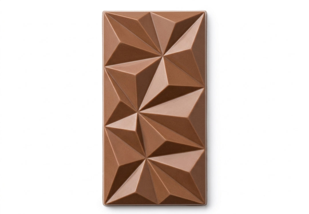 Benjamissimo sokeriton luomu hasselpähkinäpralinesuklaapatonni, jossa geometrinen pyramidikuviointi