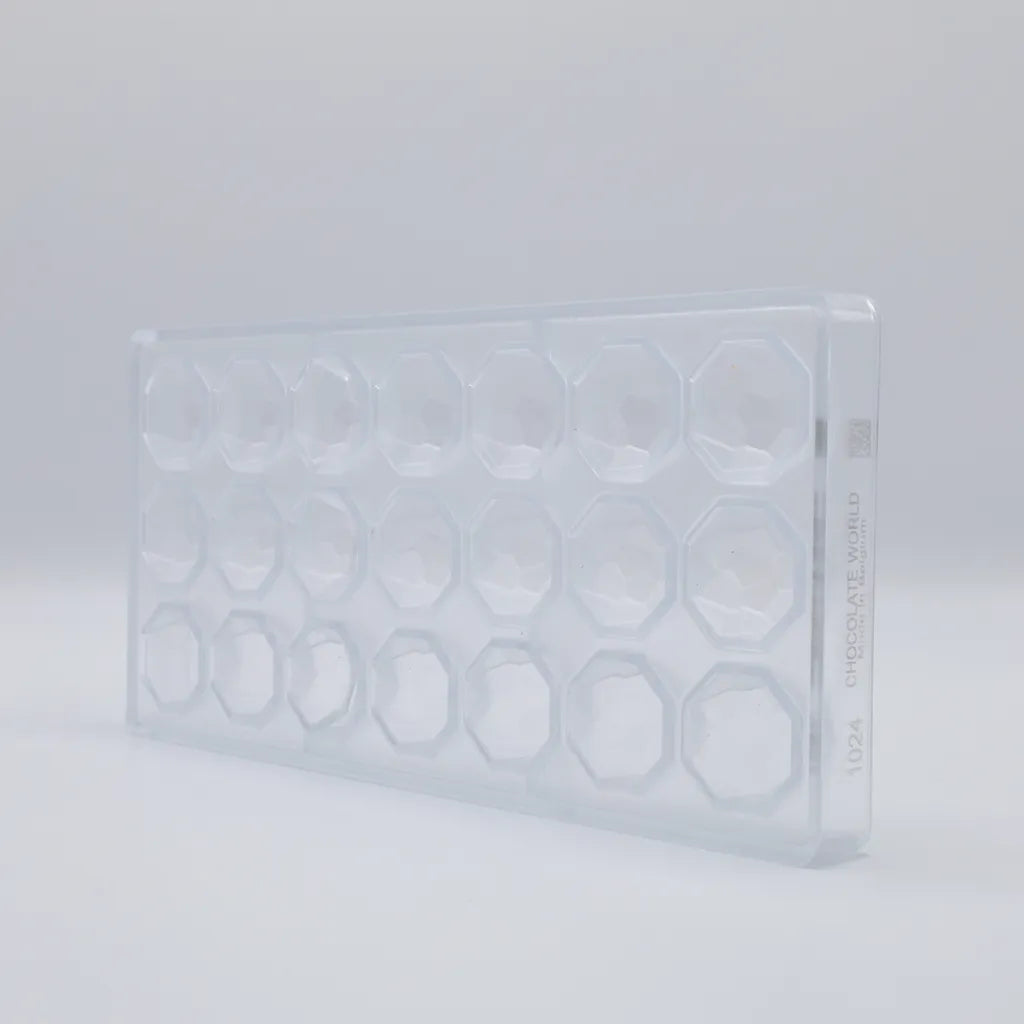 Plastform för 18 diamantpraliner modell 1024