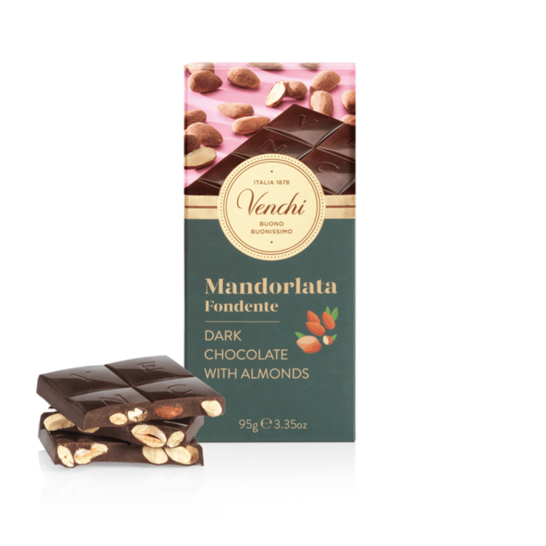 Bit av Venchi chokladkaka med rostade mandlar