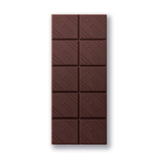 Chokladshopen Amedei Porcelana 70% mörk chokladkaka med präglad logotyp och elegant rutmönster