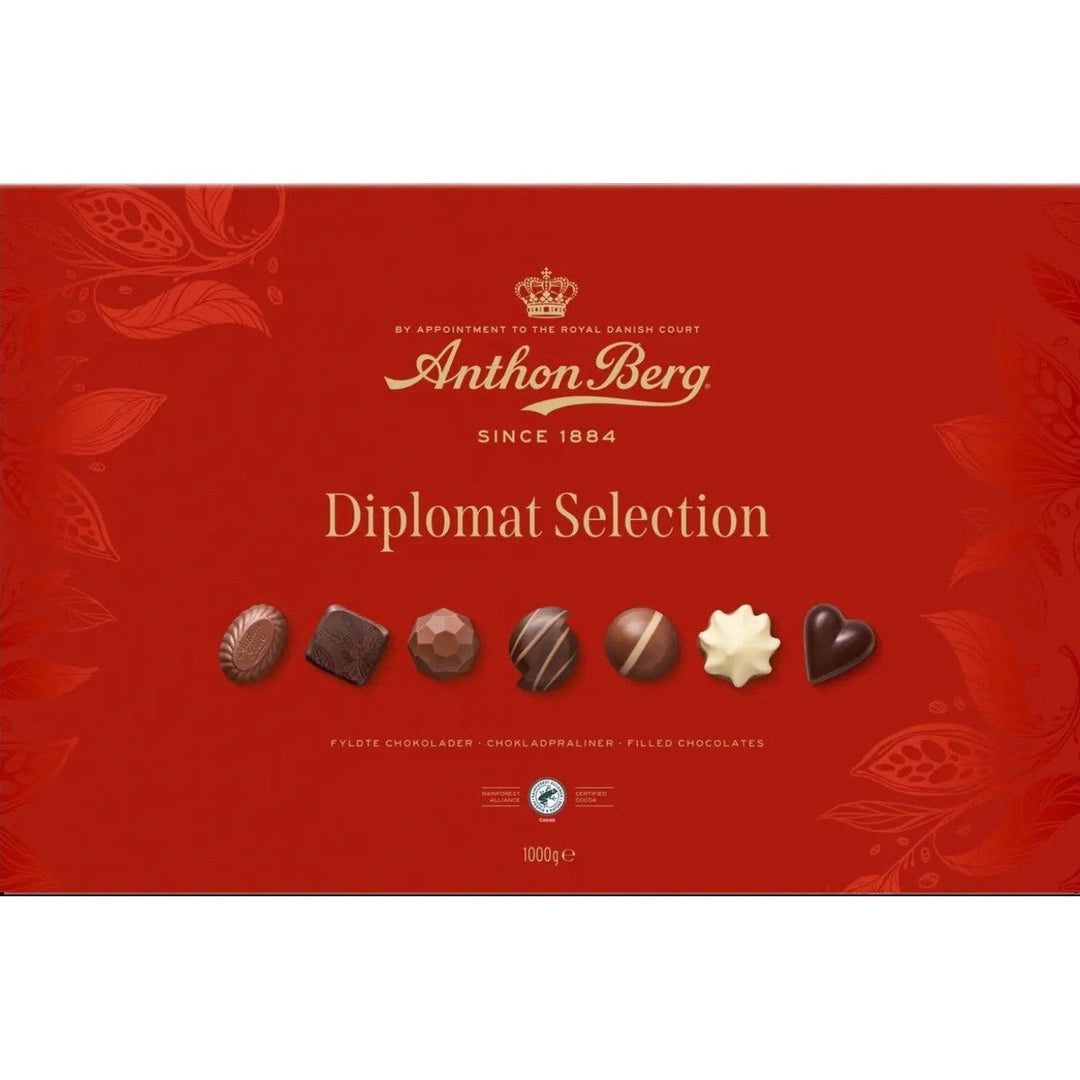 Chokladshopen Anthon Berg Diplomat chokladask med 1000g lyxiga praliner i en elegant röd presentförpackning.