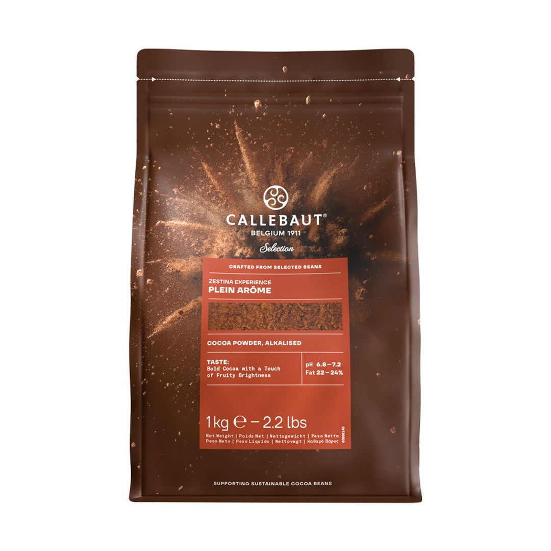 Chokladshopen Callebaut Plein Arôme kakaopulver i 1kg påse med djup rödbrun färg för professionell bakning.