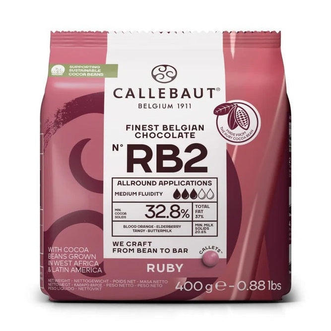 Chokladshopen Callebaut RB2 Ruby choklad i 400g påse med rosa färg och fruktig smak för bakning och desserter.