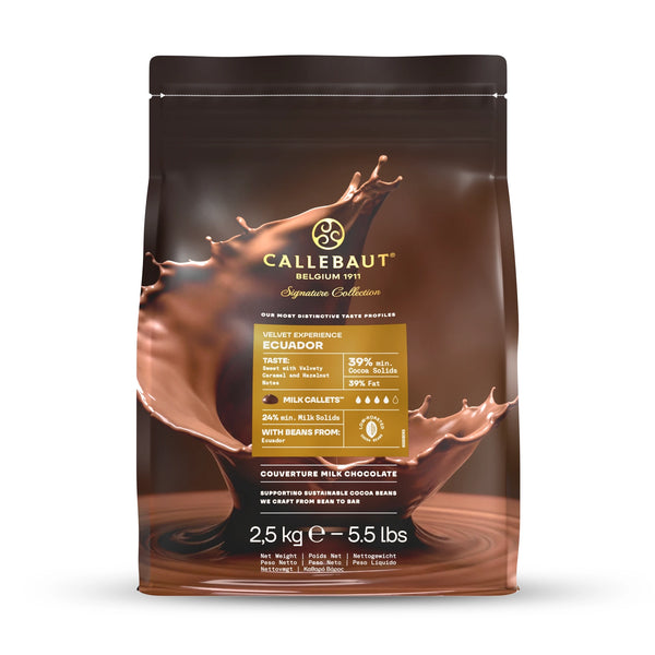 Chokladshopen Callebaut Velvet Ecuador 39% mjölkchoklad i 2,5 kg påse med chokladstänk för bakning och praliner.