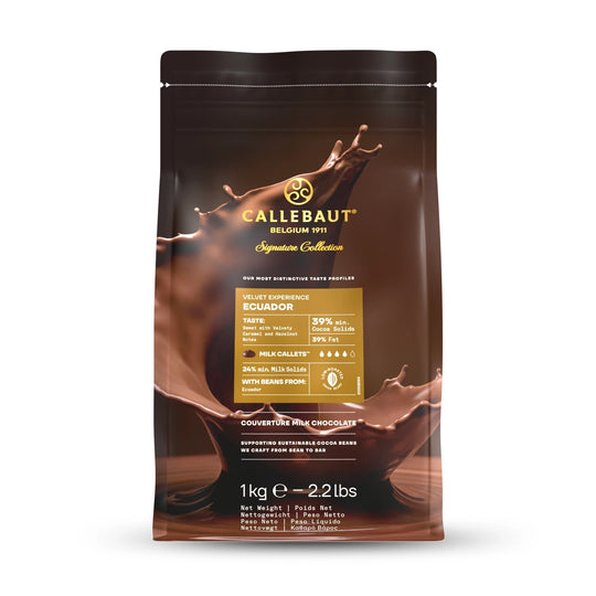 Chokladshopen Callebaut Velvet Ecuador 39% mjölkchoklad i 1kg påse med stänkande chokladmotiv.