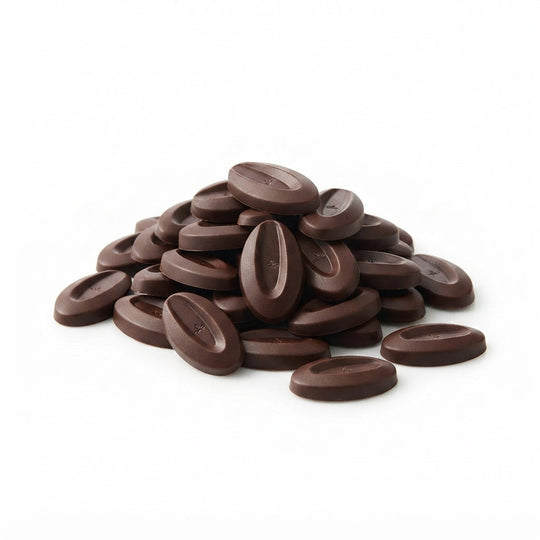 Chokladshopen Valrhona Guanaja 70% mörk choklad i form av små knappar för bakning och desserter.