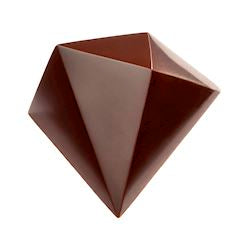 Glansig mörk chokladpralin i diamantform med geometriska facetter