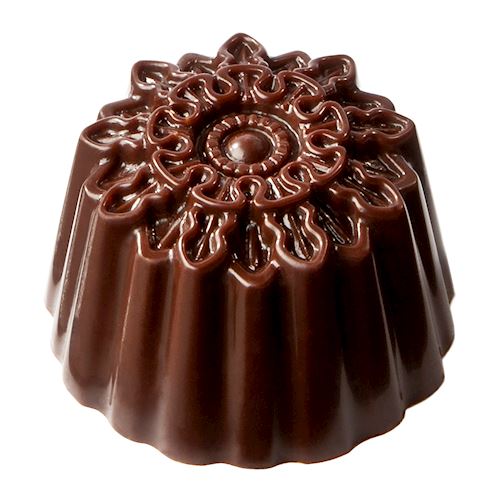 Glansig mörkchokladpralin med blommönster och rundad botten