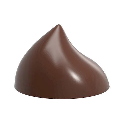 Mörkbrun polerad chokladpralin i oregelbunden form