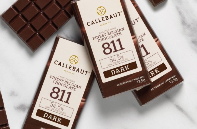Callebaut 811 tumman suklaan palat ja avoimet neliömäiset palat