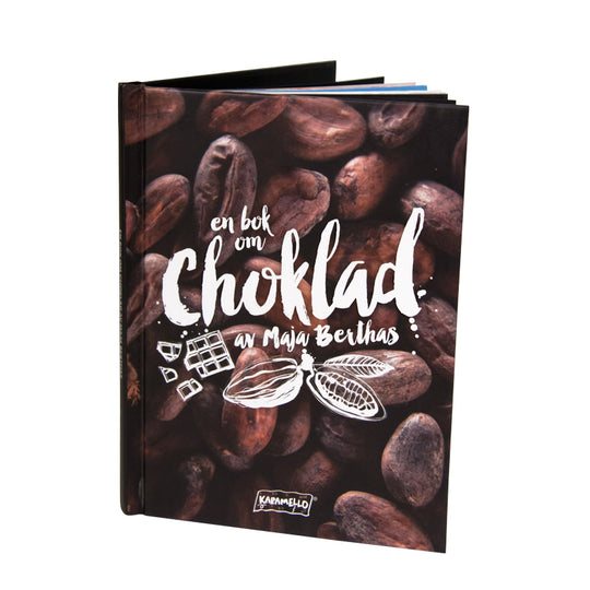 Omslag på boken om Choklad av Maja Berthas med kakaobönor